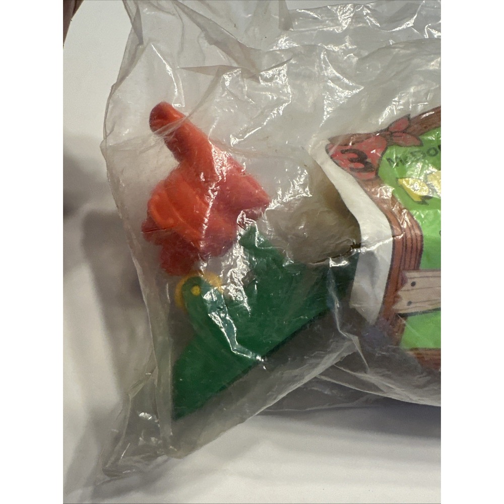 Peanuts Lucy's Apple Cart 1989 McDonald's Vinyl Toy Figurine Vintage - Picture 2 of 4